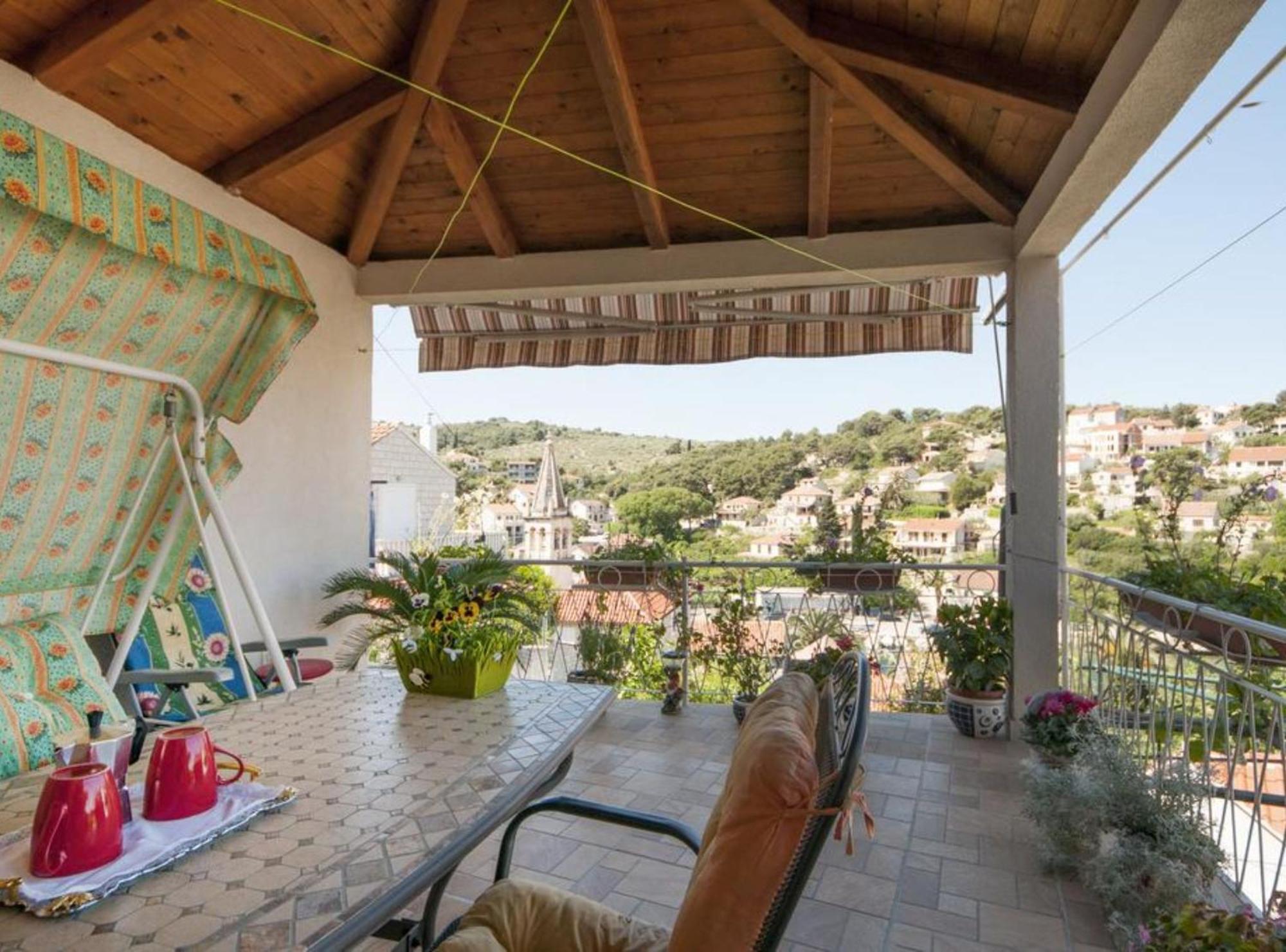 Apartments Gorana Splitska Bagian luar foto