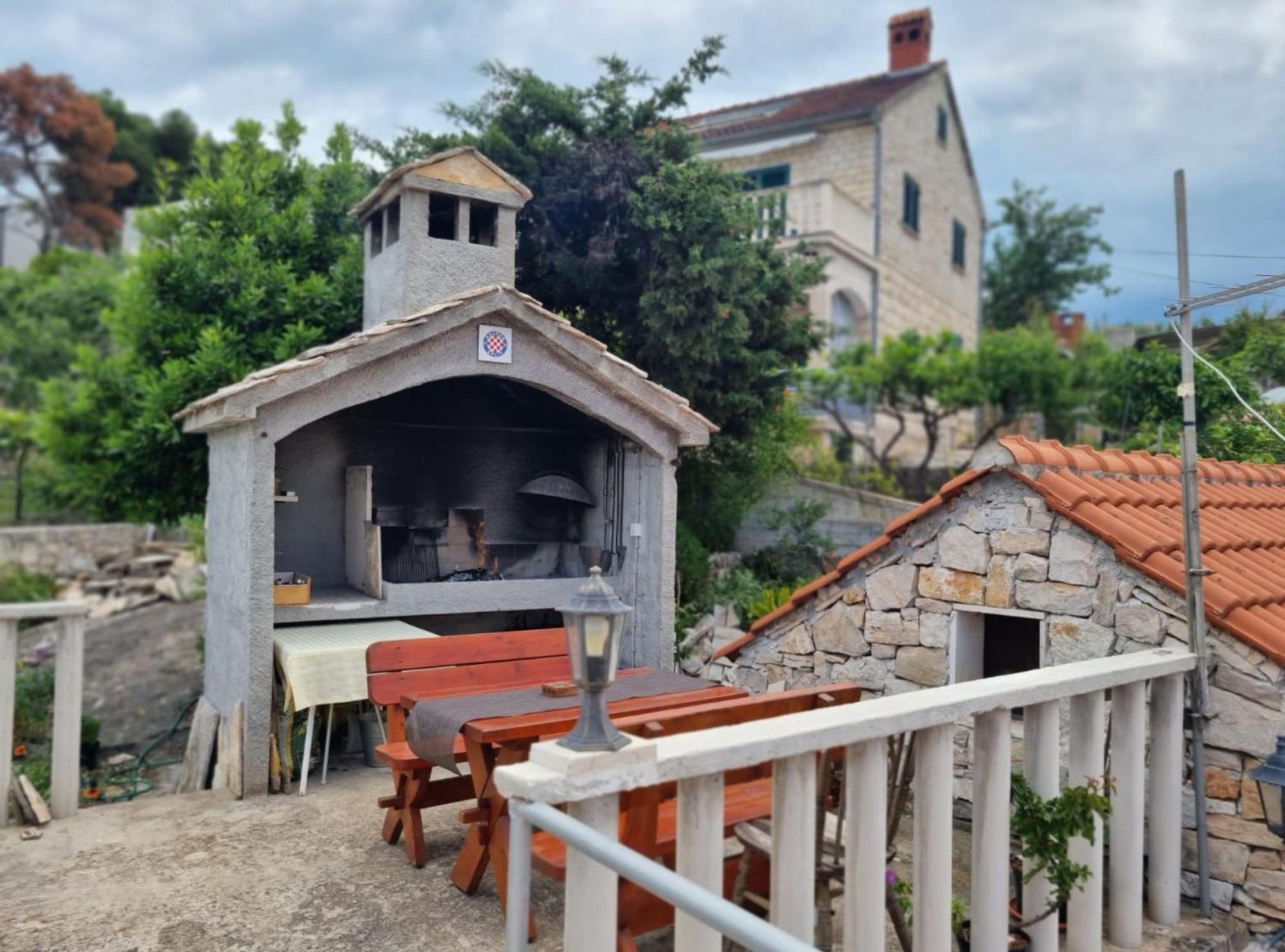 Apartments Gorana Splitska Bagian luar foto