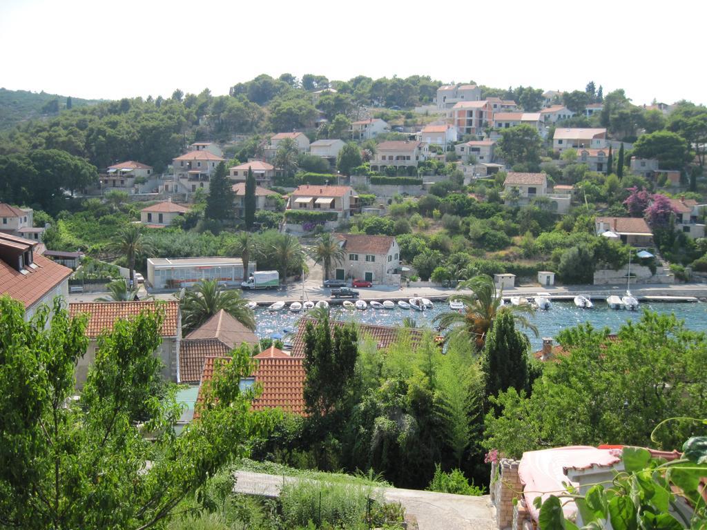 Apartments Gorana Splitska Bagian luar foto