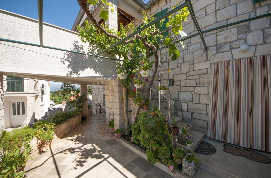 Apartments Gorana Splitska Bagian luar foto
